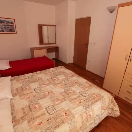 Toni One Apartment